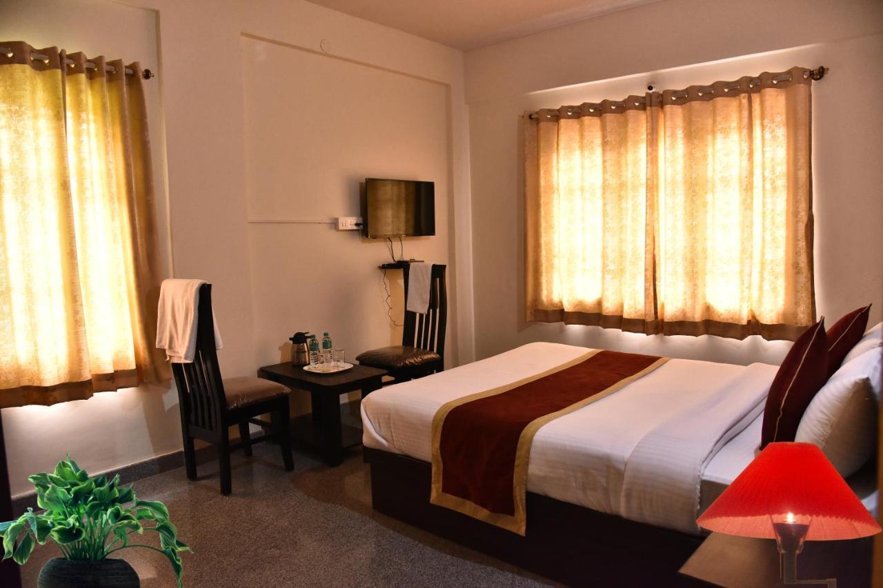 The Banjaara Suites Bangalore Exterior photo
